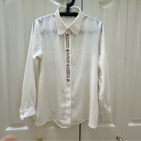Vintage Embroidered White Shirt - Picture 2 of 10
